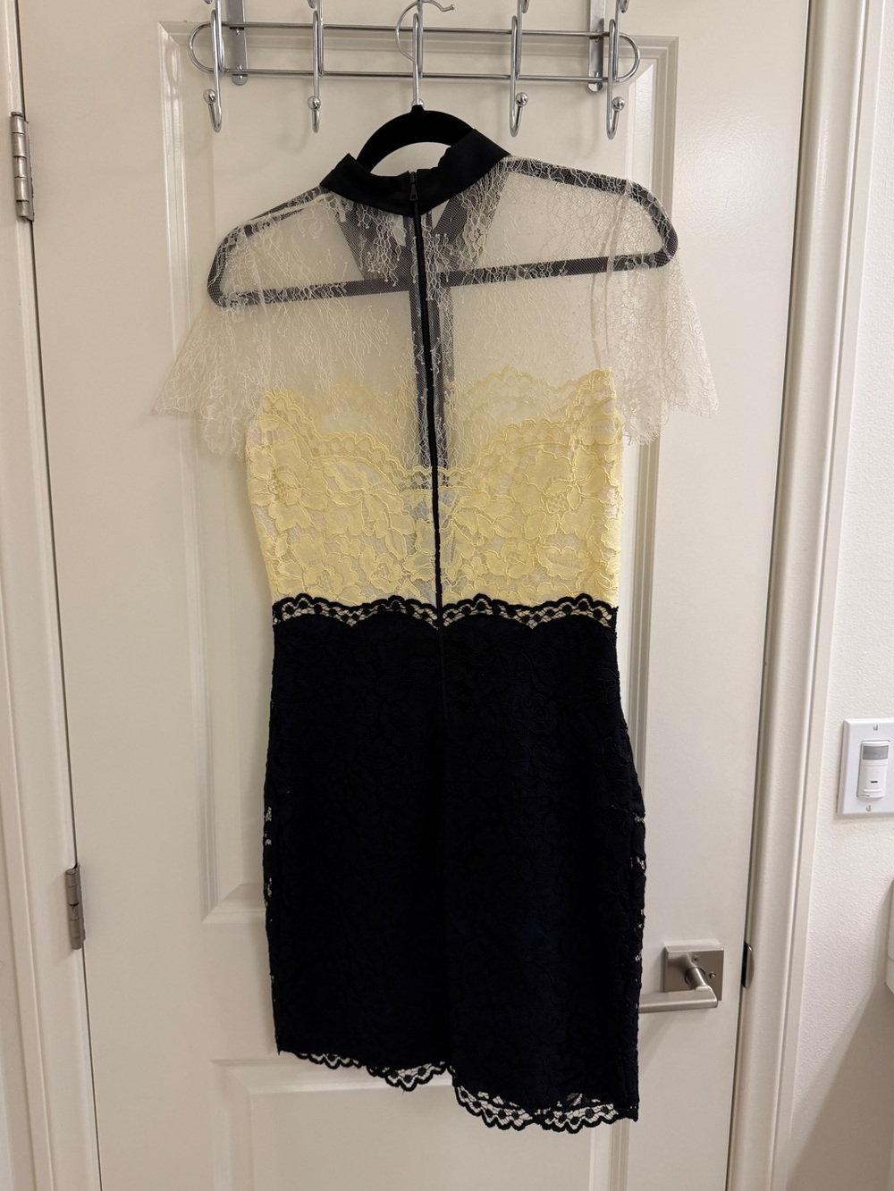 Sandro Lace Mini Dress in Cream Size 3 - Picture 4 of 6